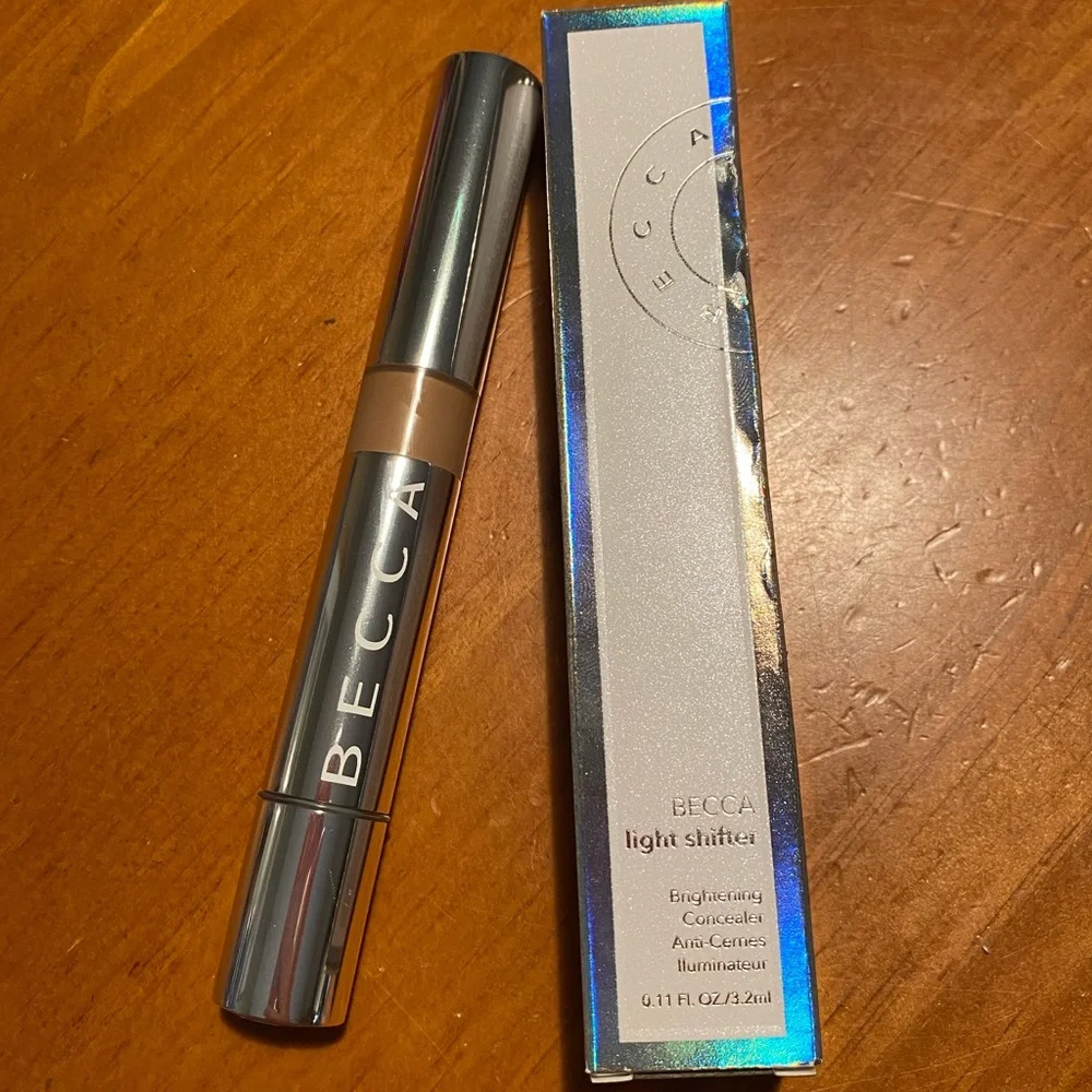 BECCA Light Shifter Brightening Concealer